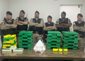 Homem é preso com mais de 70 barras de maconha e cocaína durante operação da PM