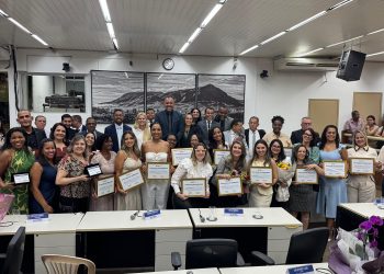 Câmara Municipal realiza homenagem aos profissionais que atuaram no combate à Covid-19