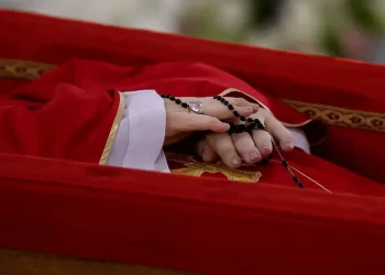 Papa Francisco: velório é aberto ao público no Vaticano