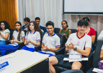 Parlamento Jovem Câmara recebe estudantes para debaterem política e cultura