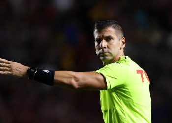 CBF afasta árbitros após expulsão do Cruzeiro e pênalti para o Palmeiras