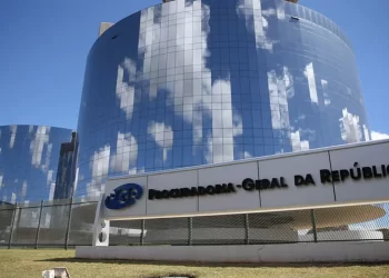 MPF arquiva investigação contra Bolsonaro sobre importunação de baleia