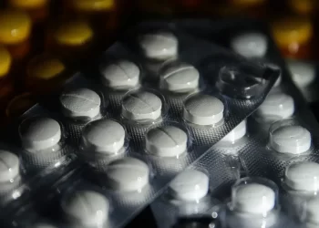 Juiz suspende norma que autoriza farmacêuticos a prescreverem remédios