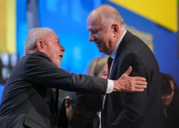 Lula é recebido com vaias na Marcha dos Prefeitos