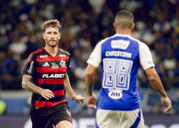Léo Pereira cometeu pênalti nas duas derrotas do Flamengo no ano