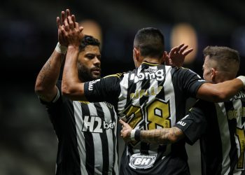 Atlético vence Caracas e embola grupo antes de decisões na última rodada