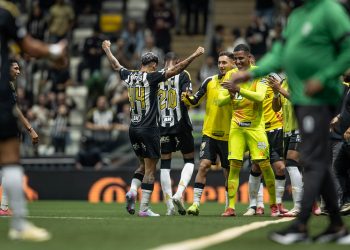 Atlético-MG vai às oitavas após ‘gol de lateral’ e pênalti isolado por Hulk