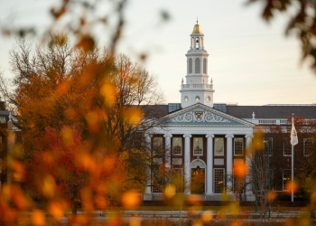 EUA revoga certificação do programa de vistos internacionais da Universidade de Harvard