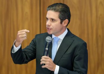 Motta é cobrado por Nikolas e diz que anistia não vai passar à força na Câmara