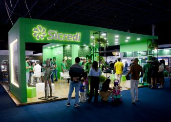 Sicredi fortalece presença em Valadares e celebra expansão na Expoleste 2025