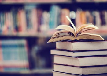 Biblioteca comunitária da UFJF-GV amplia empréstimo de livros para toda a comunidade