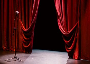 Unipac promove mostra artística ‘Em Cena’ no Teatro Atiaia