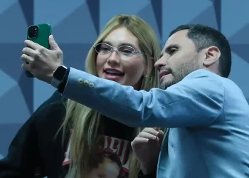 Virginia Fonseca atende a pedido e grava vídeo para esposa de senador durante CPI das Bets