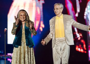 Caetano Veloso e Maria Bethânia anunciam álbum ao vivo gravado em turnê