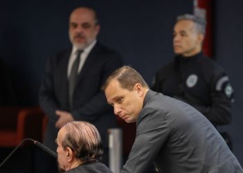 Cid diz que entregou dinheiro em sacola a pedido de Braga Netto