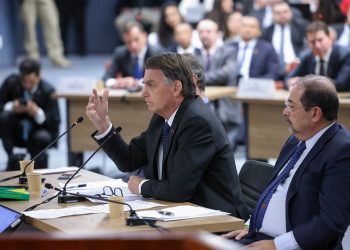 Bolsonaro nega ação contra Constituição e diz que desconfiança sobre urnas não é só dele