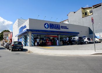 Farmácia Indiana inaugura nova loja em Valadares e faz homenagem a empresário
