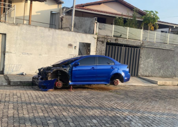 Polícia recupera rodas furtado de veículo estacionado na rua