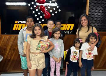 Estudantes visitam o Sistema Leste de Comunicação