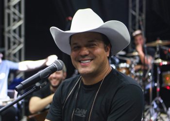 Quem é padre Alessandro Campos, que ganhou quase R$ 1 milhão por três shows na Bahia