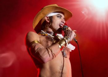 Cinebiografia de Ney Matogrosso, ‘Homem com H’, estreia na Netflix