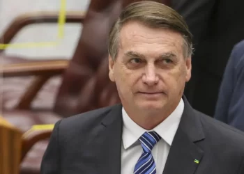 Bolsonaro depõe à PF e diz que mandou cerca de R$ 2 milhões ao filho Eduardo nos EUA