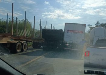 Acidente entre quatro veículos interdita a BR-381, em Belo Oriente