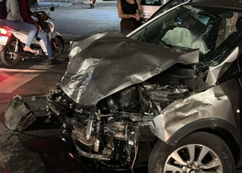 Acidente entre dois carros no Centro de Valadares deixa quatro pessoas feridas