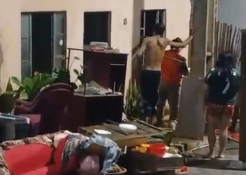 Homem não aceita fim de relação de 15 dias e incendeia casa da mulher