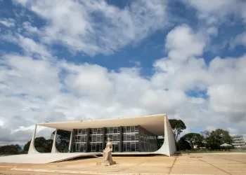 Tenente-coronel nega ter recebido sacola com dinheiro de Mauro Cid