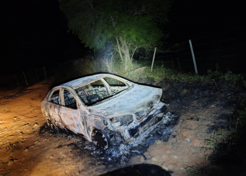 Homem é morto a tiros e carro usado no crime é encontrado incendiado