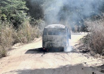 Família escapa de incêndio em Kombi na zona rural de Mantena