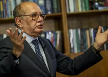 Gilmar Mendes defende Moraes e diz que STF seguirá firme