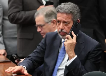 STF não tem legitimidade para decidir sobre questões de orçamento, diz Lira