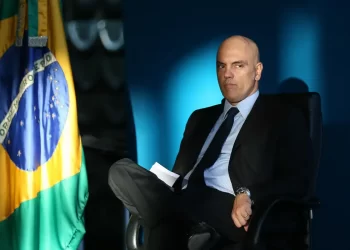 Veja a justificativa de Moraes para instalar tornozeleira eletrônica em Bolsonaro