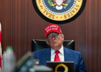 Trump ameaça países que se alinhem ao Brics com tarifa de 10%