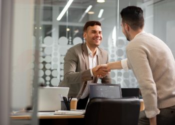 Curso ensina como encantar o cliente e aumentar as vendas em Valadares