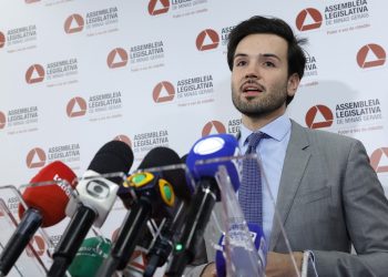 Tadeu Leite pressiona por novo decreto para resolver impasse no Propag