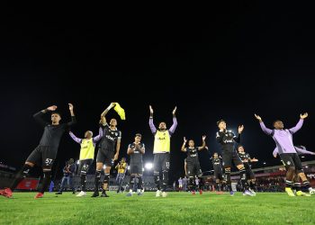 Botafogo bate Bragantino e avança, mas vê Marlon Freitas sair de ambulância