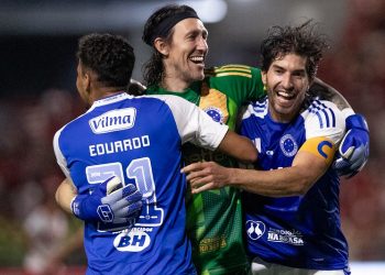 Cruzeiro sofre com a tensão, é salvo por Cássio e garante classificação com final feliz