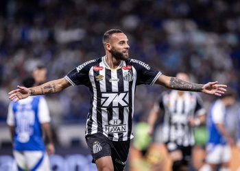 Santos resiste a domínio do Cruzeiro e vence por 2 a 1 de virada em BH