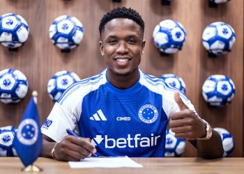 Cruzeiro anuncia contratação de Luis Sinisterra, ex-atacante da Premier League