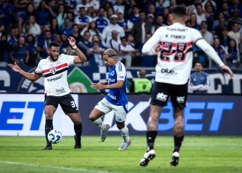 Cruzeiro supera boa atuação do São Paulo, vence e dorme na vice-liderança