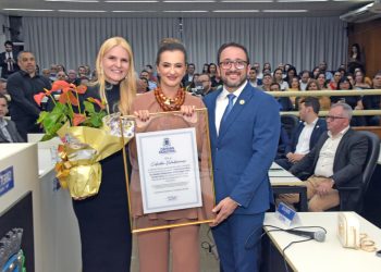 Dra. Pier Angeli é agraciada com o Título de Cidadã Valadarense