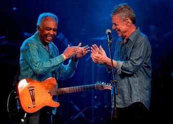 Gilberto Gil e Chico Buarque notificam ex-baixista dos Pixies por suposto plágio