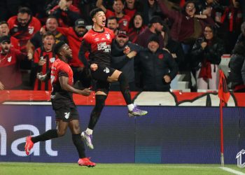 Rafael é expulso, Jandrei perde pênalti, e Athletico elimina o São Paulo