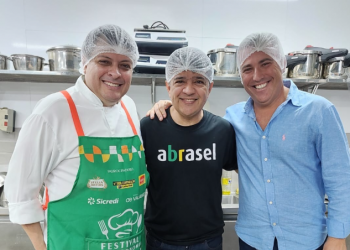 Queijo e cachaça brilham na Cozinha Show do Senac no Festival Abrasel 2025