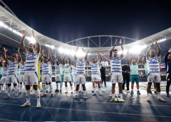 Cruzeiro vence Botafogo fora de casa e segue firme no topo do Brasileirão 2025