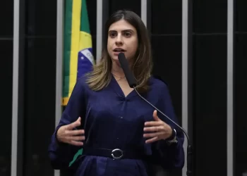 Deputada acusada de agredir Nikolas não entra em lista de denunciados