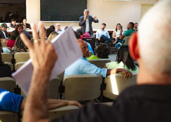 Moradores apresentam demandas ao prefeito Coronel Sandro em reunião na Prefeitura